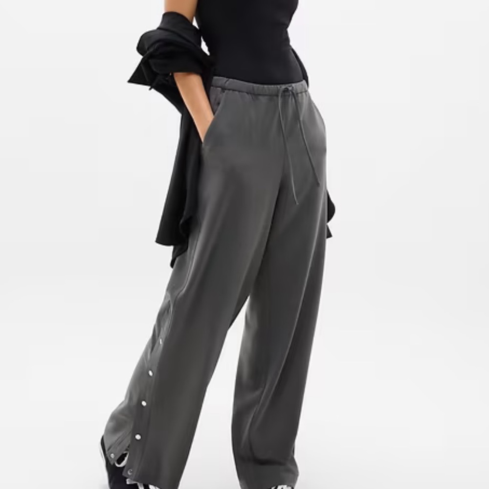 Athleta NWT Dark Shadow Gray Women's MVP Snap Pants